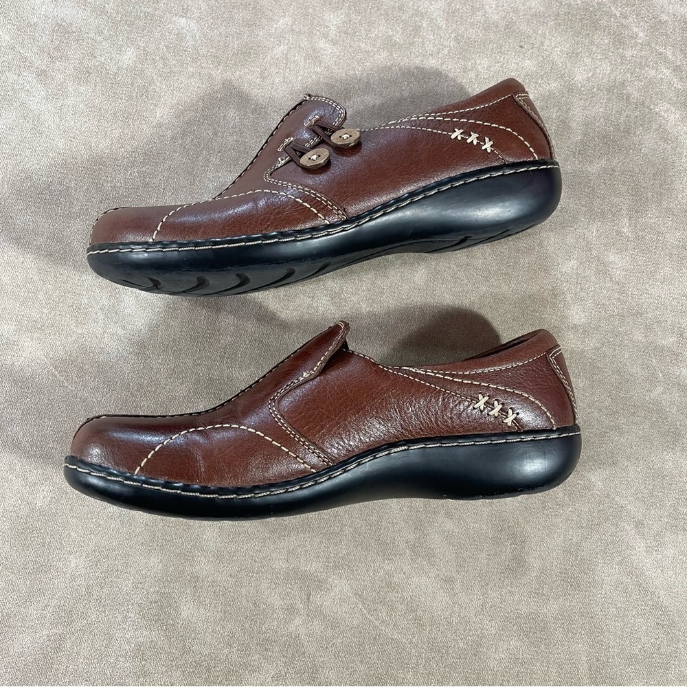 Clarks Bendables Split Toe Button leather Loafers… - image 5